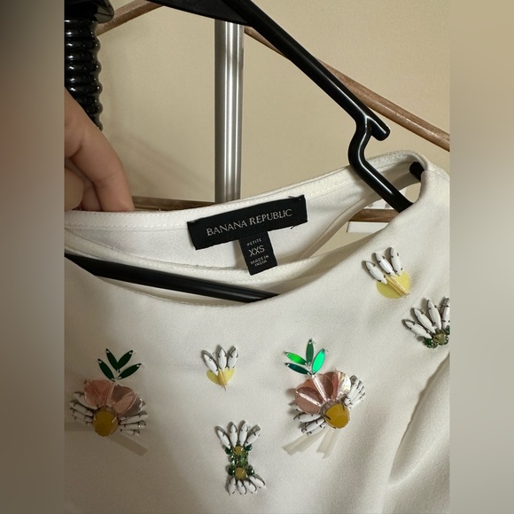 Banana Republic pineapple embellish top - Picture 3 of 4